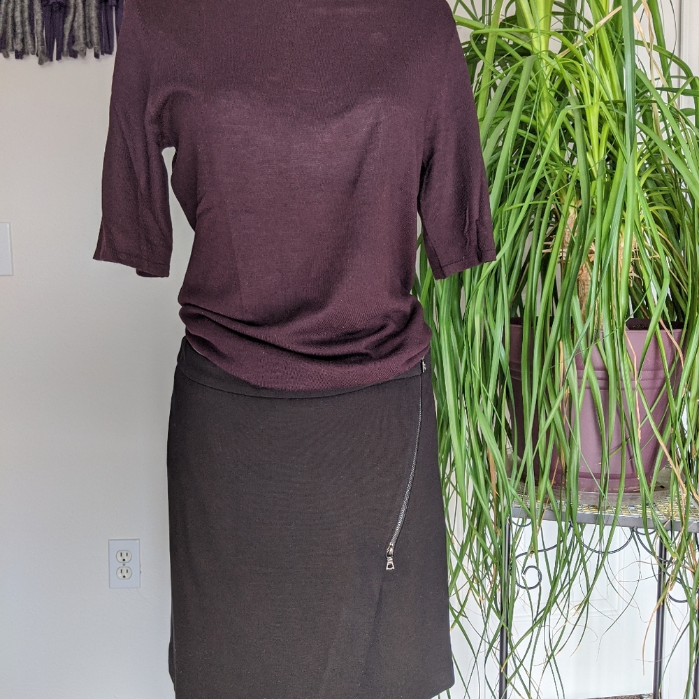 Sexy Mercer & Madison skirt with oblique zipper